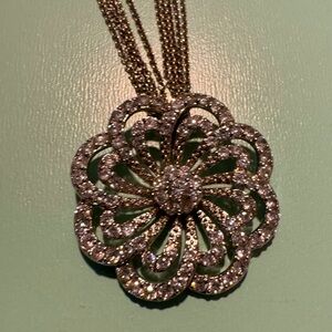 Sparkling flower necklace